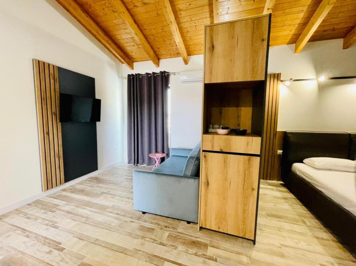 Vlorë Adriatik Hotel מראה חיצוני תמונה