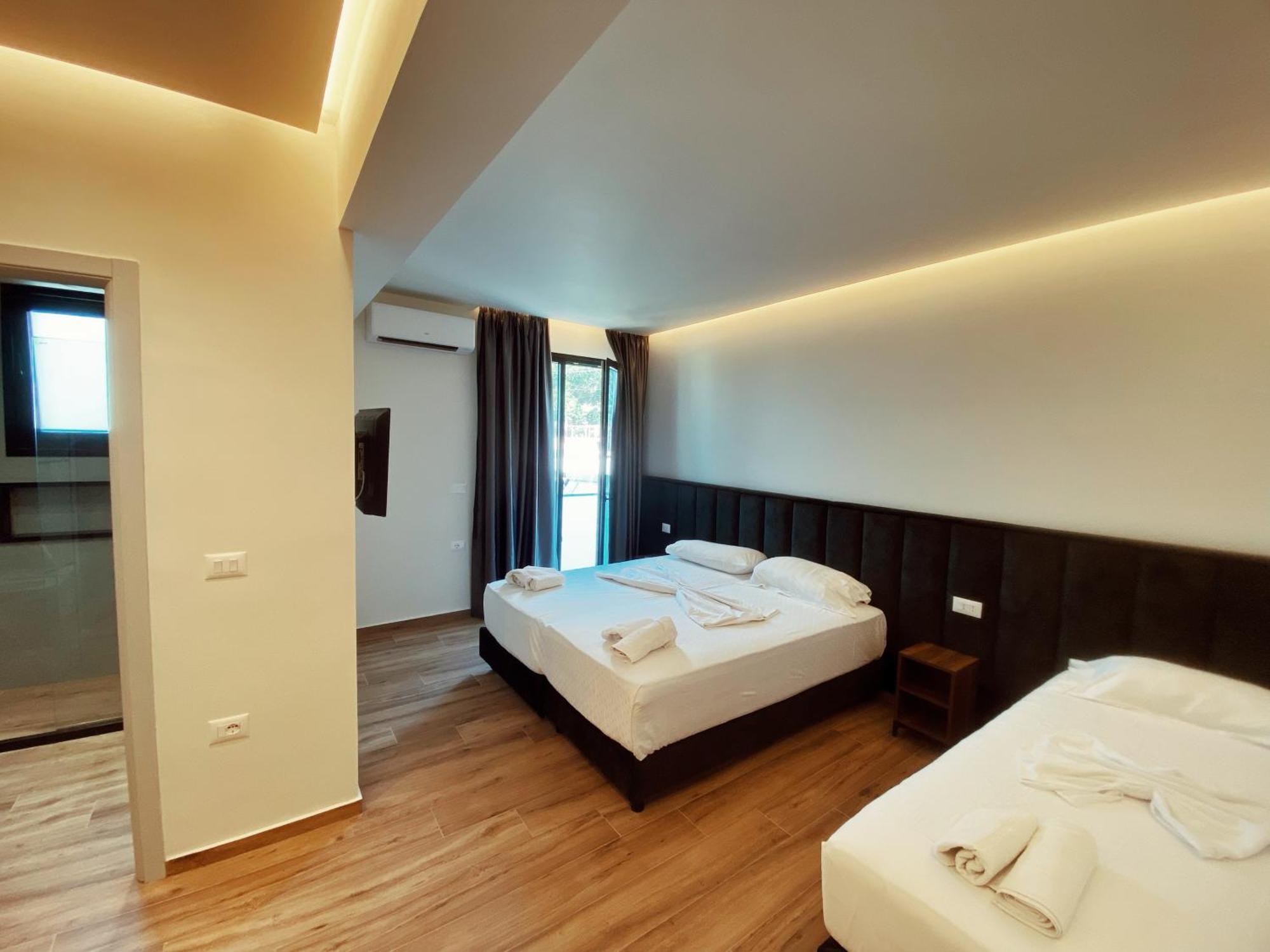Vlorë Adriatik Hotel מראה חיצוני תמונה