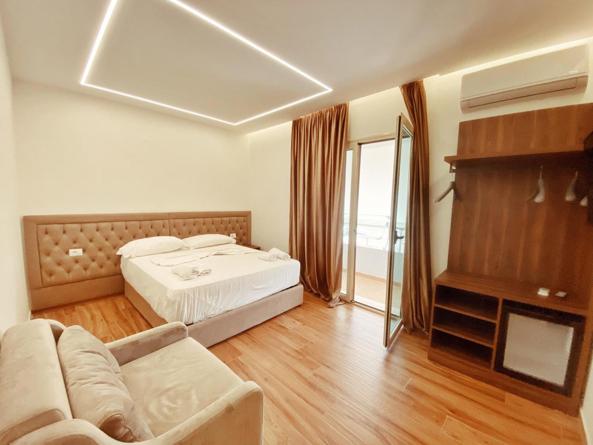Vlorë Adriatik Hotel מראה חיצוני תמונה