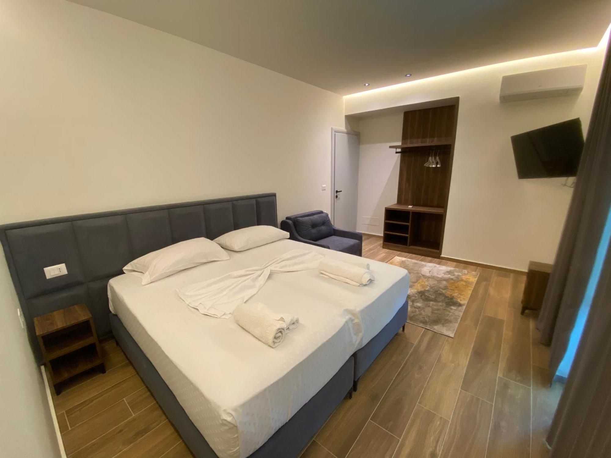 Vlorë Adriatik Hotel מראה חיצוני תמונה